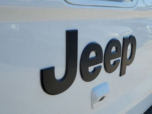 Used 2022 Jeep Gladiator Overland image 8