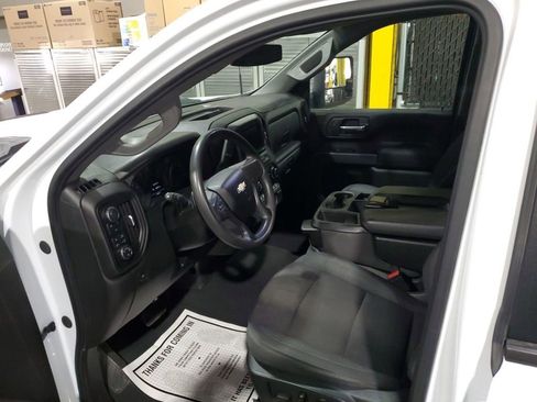 Used 2024 Chevrolet Silverado 2500 Custom w/ Custom Value Package image 5