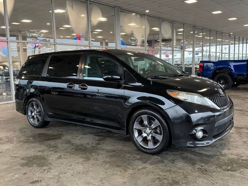 Used 2011 Toyota Sienna SE w/ Towing Pkg FWD image 7