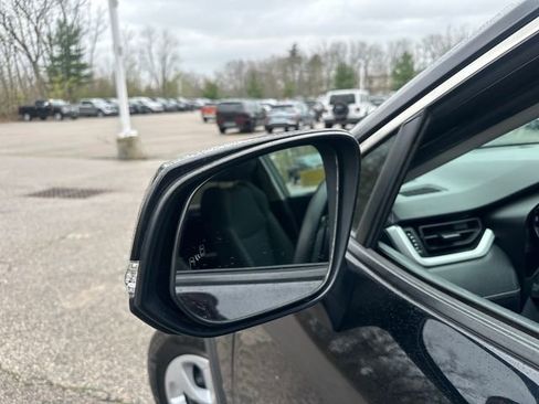 Used 2021 Toyota RAV4 LE AWD/4WD image 17