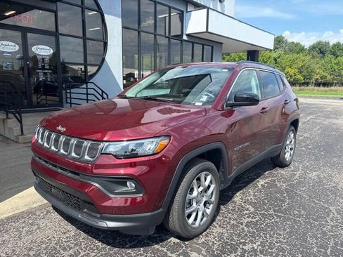 Used 2022 Jeep Compass Latitude AWD/4WD image 2