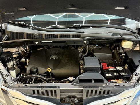 Used 2017 Toyota Sienna Limited Premium image 21