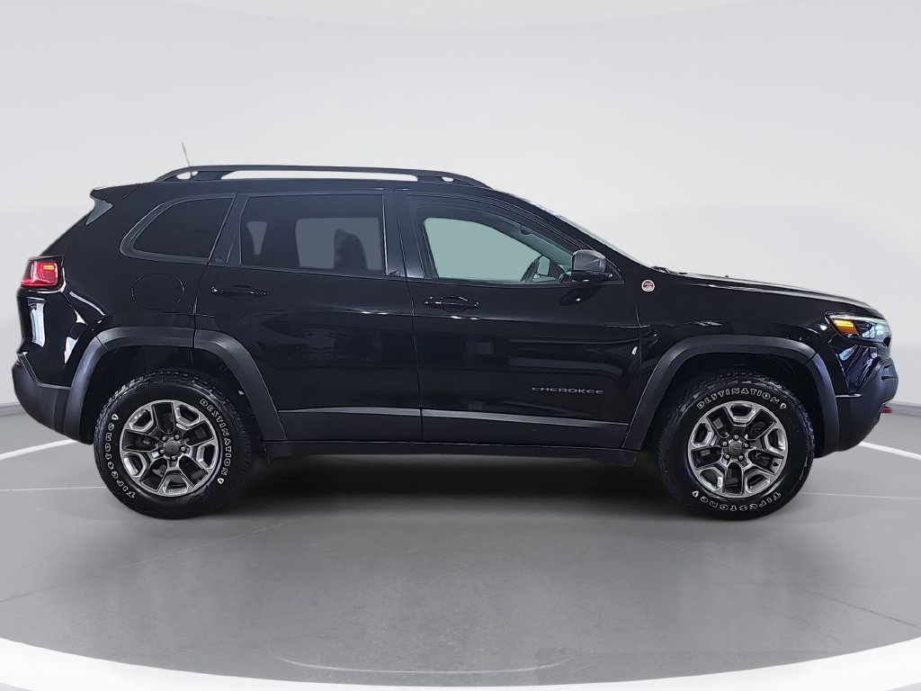 Used 2019 Jeep Cherokee Trailhawk AWD/4WD image 2