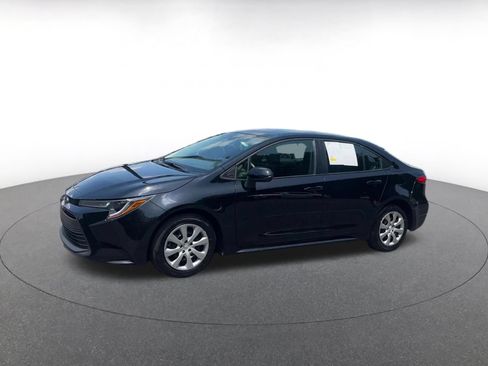 Used 2025 Toyota Corolla LE FWD image 7