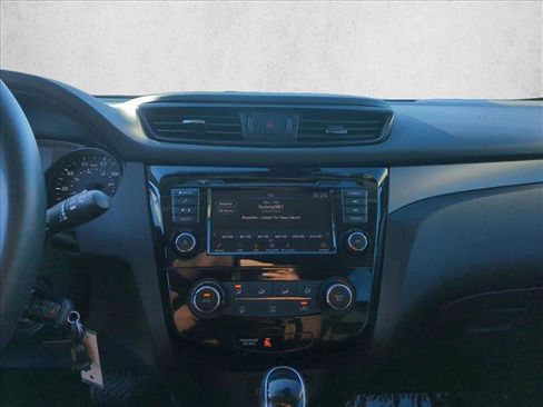 Used 2020 Nissan Rogue Sport S image 14