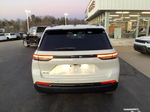 Certified 2025 Jeep Grand Cherokee Altitude image 4