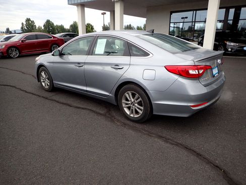Used 2015 Hyundai Sonata SE image 3