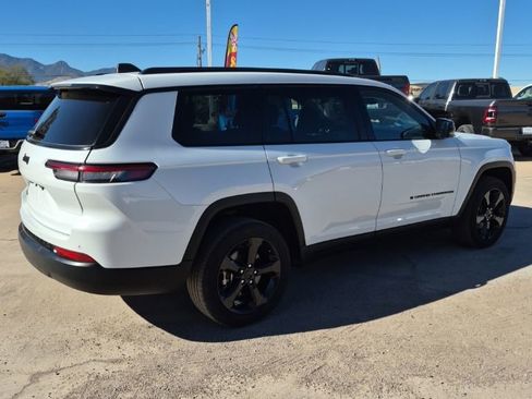 Used 2023 Jeep Grand Cherokee L Laredo AWD/4WD image 5