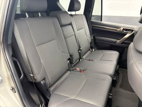 Used 2021 Lexus GX 460 Premium w/ Premium Package AWD/4WD image 30