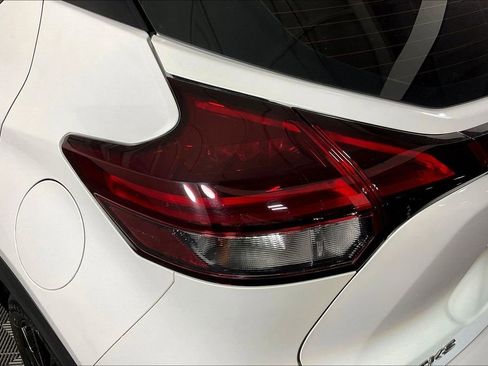 Used 2023 Nissan Kicks SR w/ SR Premium Package image 40