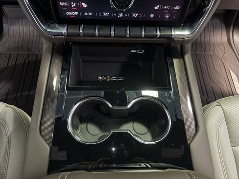 Certified 2025 GMC Yukon Elevation image 23