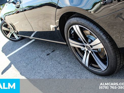 Used 2025 Mercedes-Benz C 300 Sedan image 12