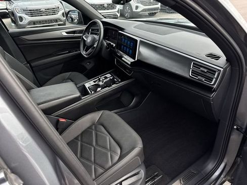 Certified 2024 Volkswagen Atlas Cross Sport SE w/ Black Wheel Package AWD/4WD image 27