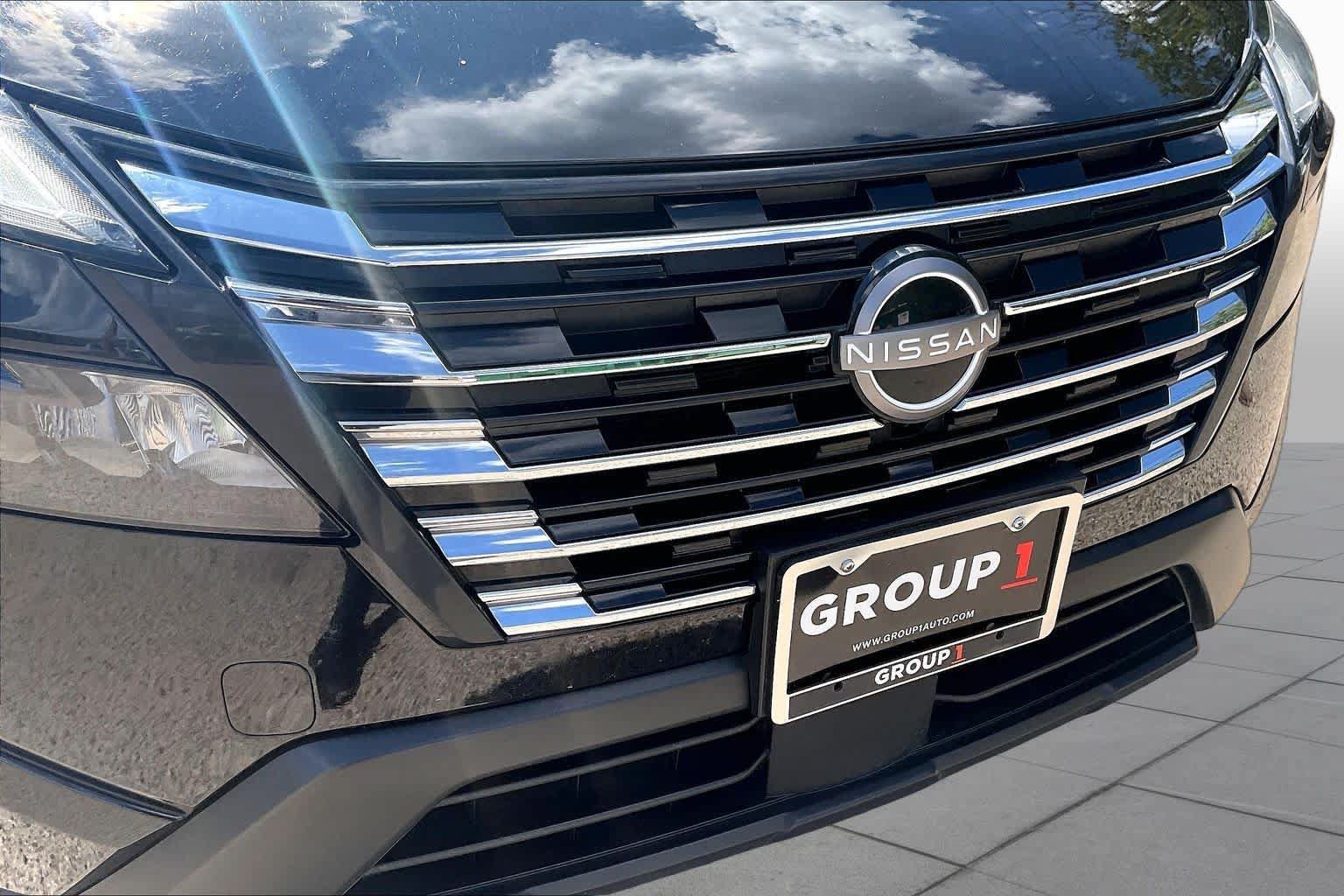 Used 2025 Nissan Rogue SV FWD image 29