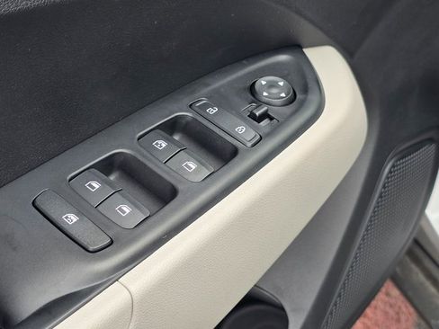 New 2025 Hyundai Venue SEL image 23