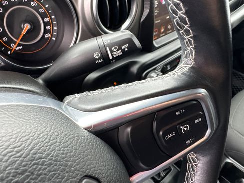 Used 2022 Jeep Wrangler Unlimited Sahara AWD/4WD image 17