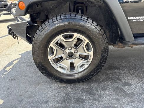 Used 2012 Jeep Wrangler Unlimited Rubicon w/ Dual Top Group image 25