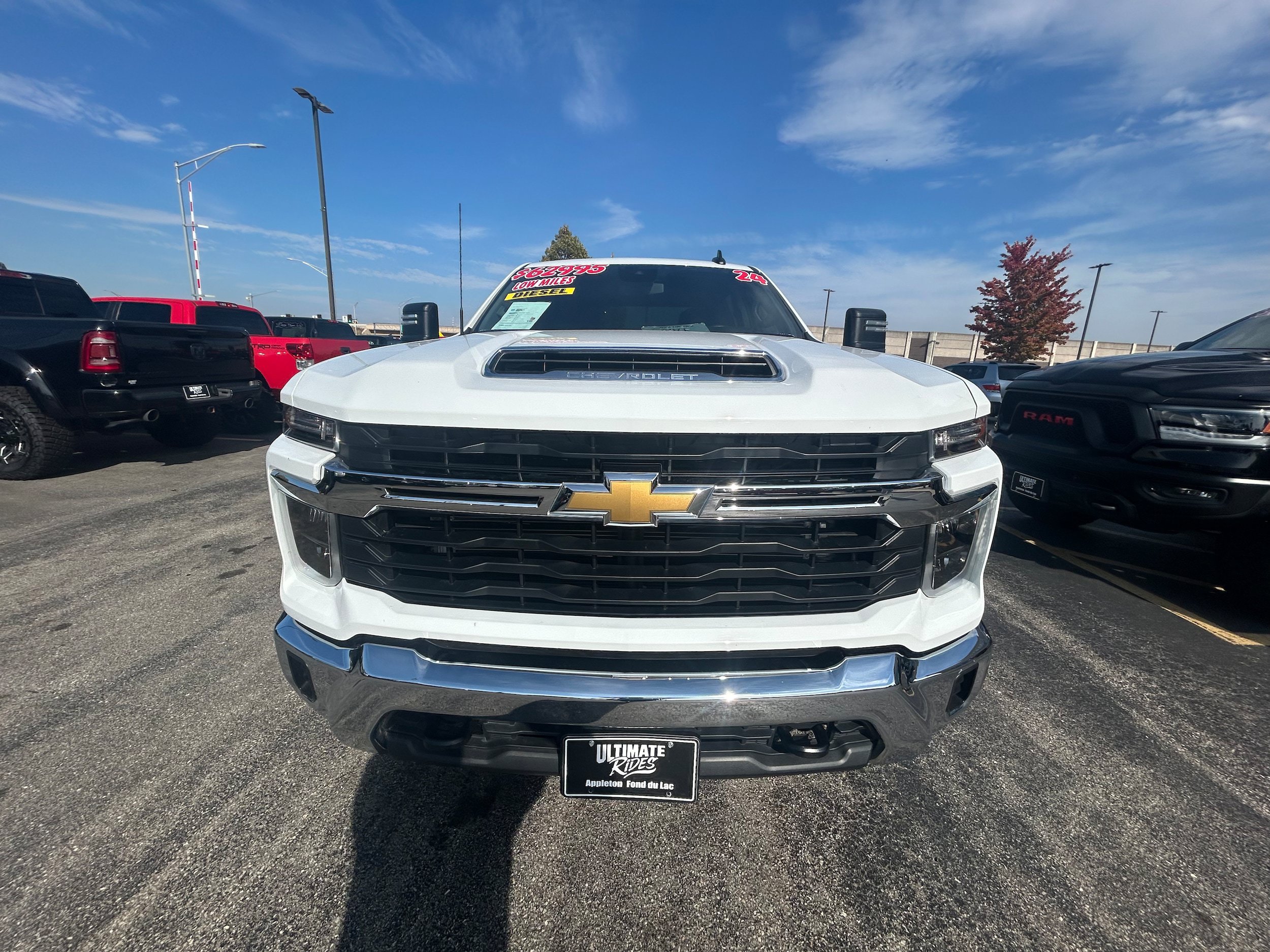 Used 2024 Chevrolet Silverado 3500 LT AWD/4WD image 2