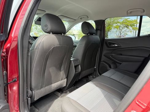 Used 2024 Chevrolet Trax LT w/ LT Convenience Package FWD image 26