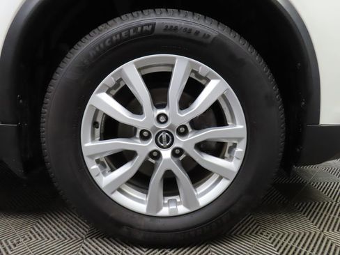 Used 2017 Nissan Rogue SV AWD/4WD image 9