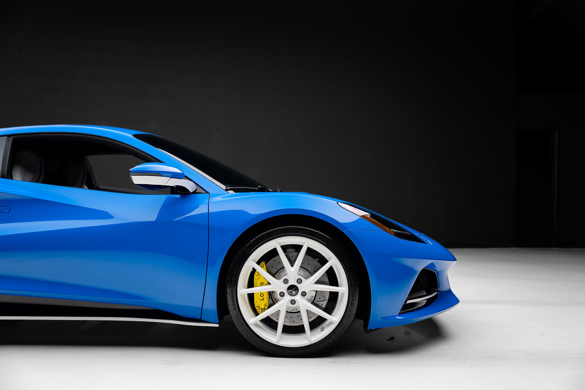 Used 2025 Lotus Emira RWD image 37