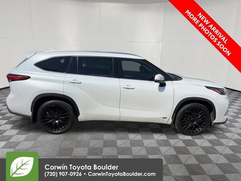Used 2022 Toyota Highlander Limited AWD/4WD image 8