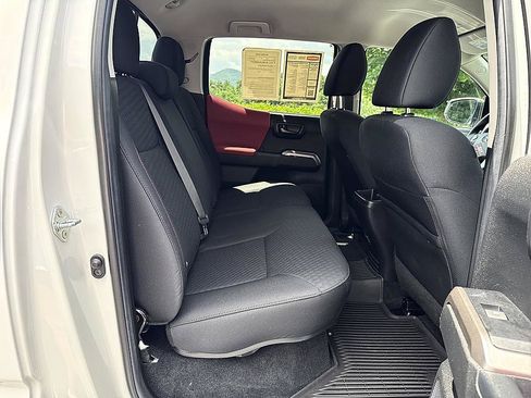 Certified 2022 Toyota Tacoma SR5 AWD/4WD image 21