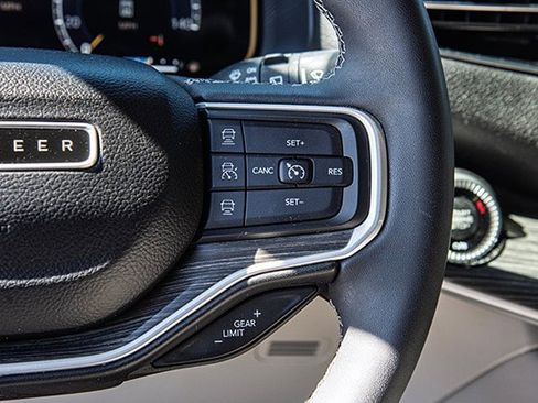 Used 2023 Jeep Wagoneer Series II w/ Convenience Group I image 10