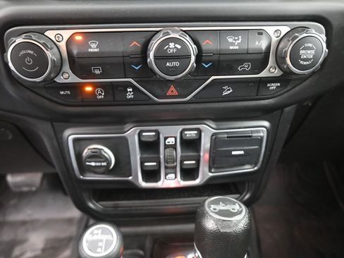 Used 2018 Jeep Wrangler Unlimited Sport S image 9