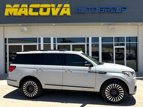 Used 2021 Lincoln Navigator Reserve image 1