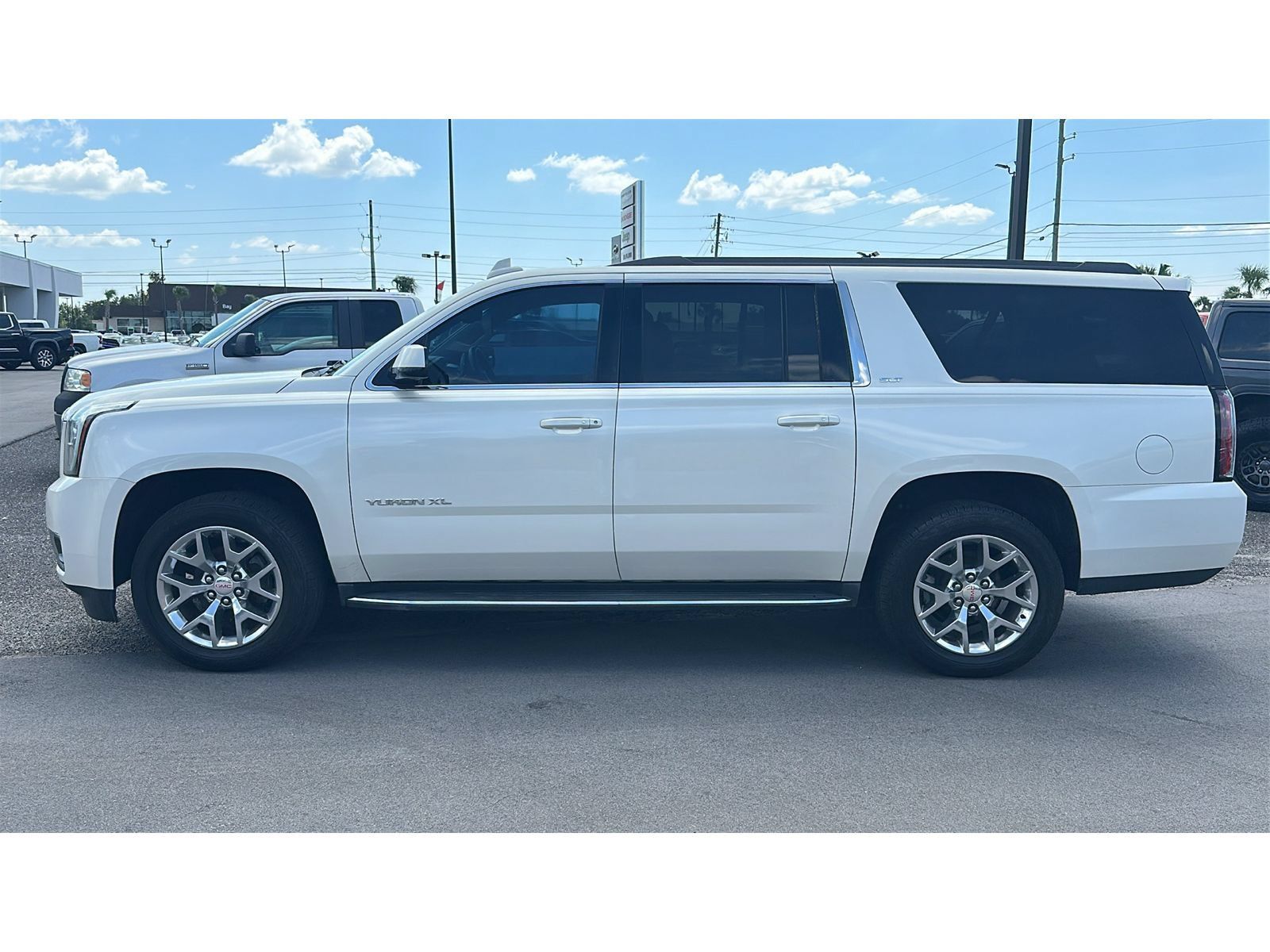 Used 2015 GMC Yukon XL SLT w/ Open Road Package RWD image 3