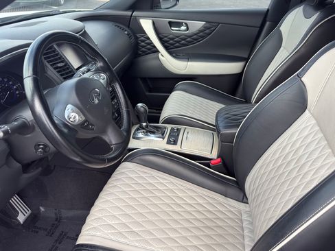 Used 2017 INFINITI QX70 2WD w/ Limited Package image 10