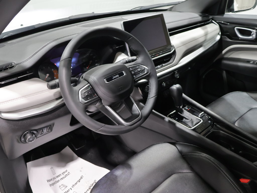 Used 2025 Jeep Compass Limited AWD/4WD image 14