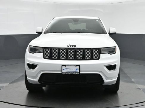 Used 2020 Jeep Grand Cherokee Altitude image 2