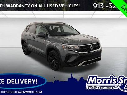 Used 2024 Volkswagen Taos SE w/ Panoramic Sunroof Package