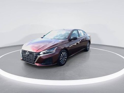Certified 2024 Nissan Altima 2.5 SV FWD image 4