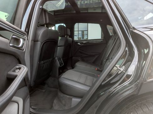 Used 2023 Porsche Macan image 37
