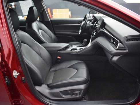 Used 2021 Toyota Camry XLE w/ Cold Weather Package image 10