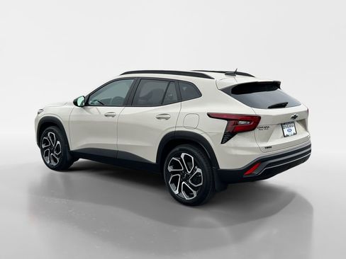 Used 2026 Chevrolet Trax RS w/ Sunroof Package image 2