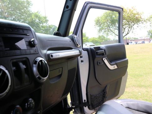 Used 2014 Jeep Wrangler Sport image 98
