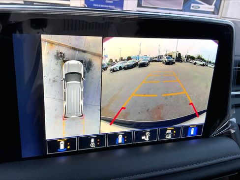 Used 2024 Chevrolet Suburban Z71 w/ Luxury Package image 27