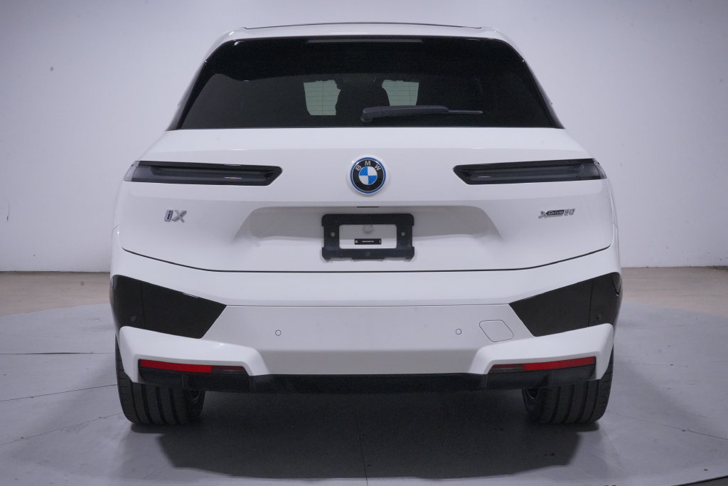 Used 2024 BMW iX xDrive50 w/ Premium Package AWD/4WD image 5