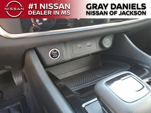 Used 2023 Nissan Rogue S FWD image 18