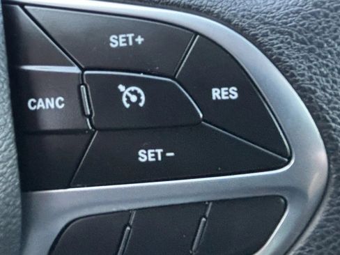 Used 2020 Chrysler Voyager L FWD image 12