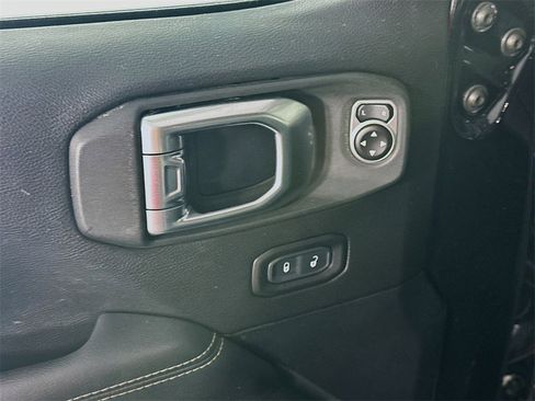 Used 2020 Jeep Wrangler Unlimited Sahara image 23