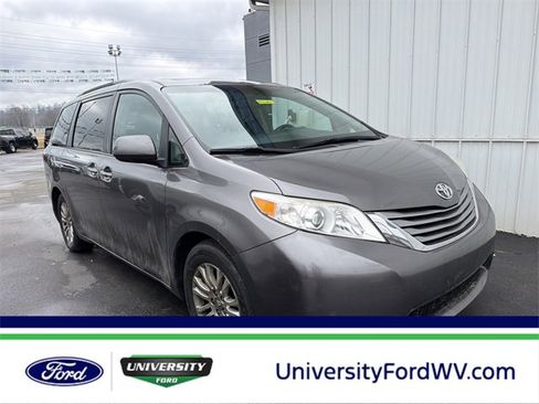 Used 2017 Toyota Sienna XLE w/ XLE Navigation Package image 1