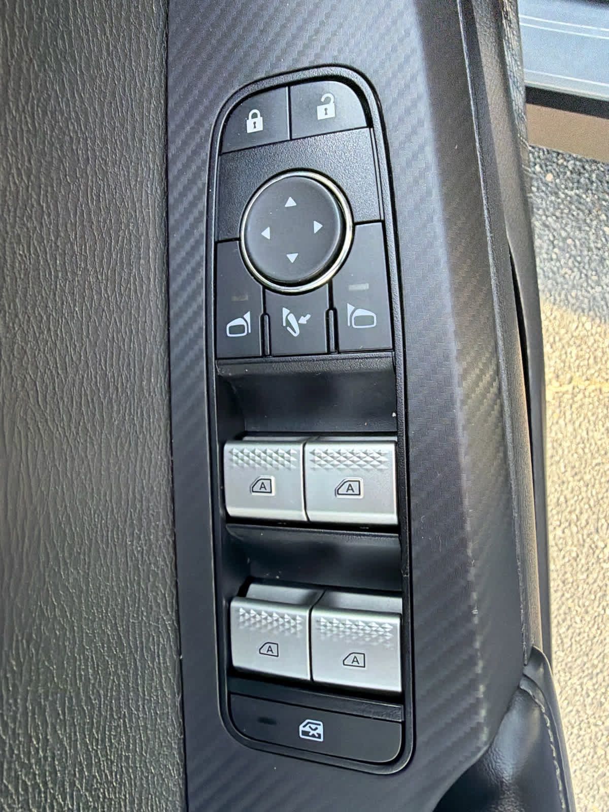 Used 2025 Mitsubishi Outlander SE FWD image 18
