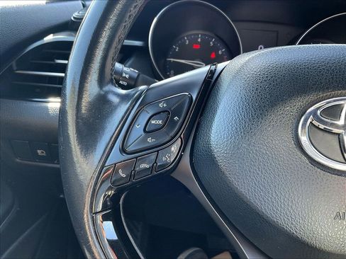 Used 2018 Toyota C-HR XLE FWD image 10