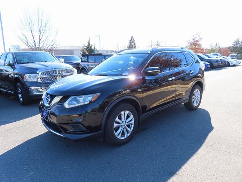 Used 2015 Nissan Rogue SV w/ SV Premium Package image 3