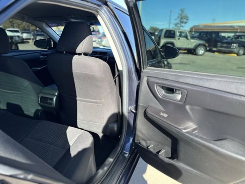 Used 2017 Toyota Camry LE image 10
